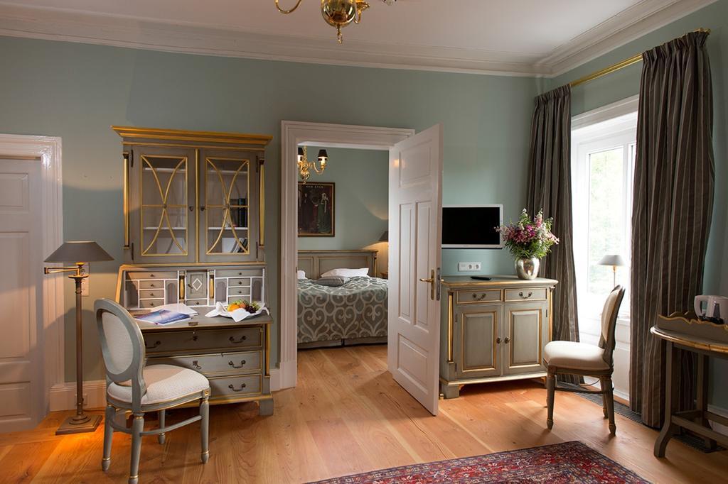 Suite,126818466:JPEG